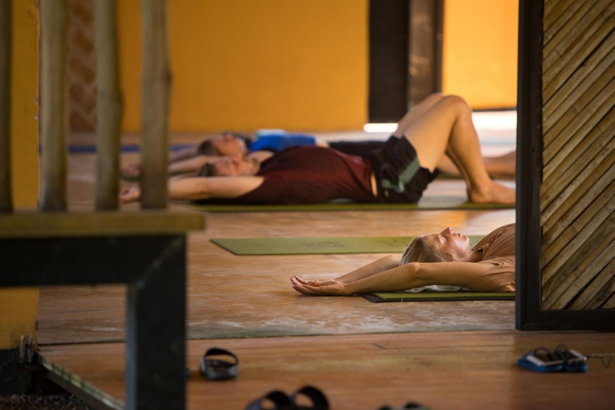 Anana Ecological Resort Krabi - Sha Extra Plus Ao Nang Exterior foto People practicing yoga